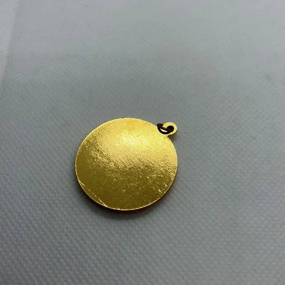 MUSICAL INSTRUMENT PENDANT CHARM GOLD TONE, PIANO, VIOLIN, SAXOPHONE, NOTES - Picture 5 of 8